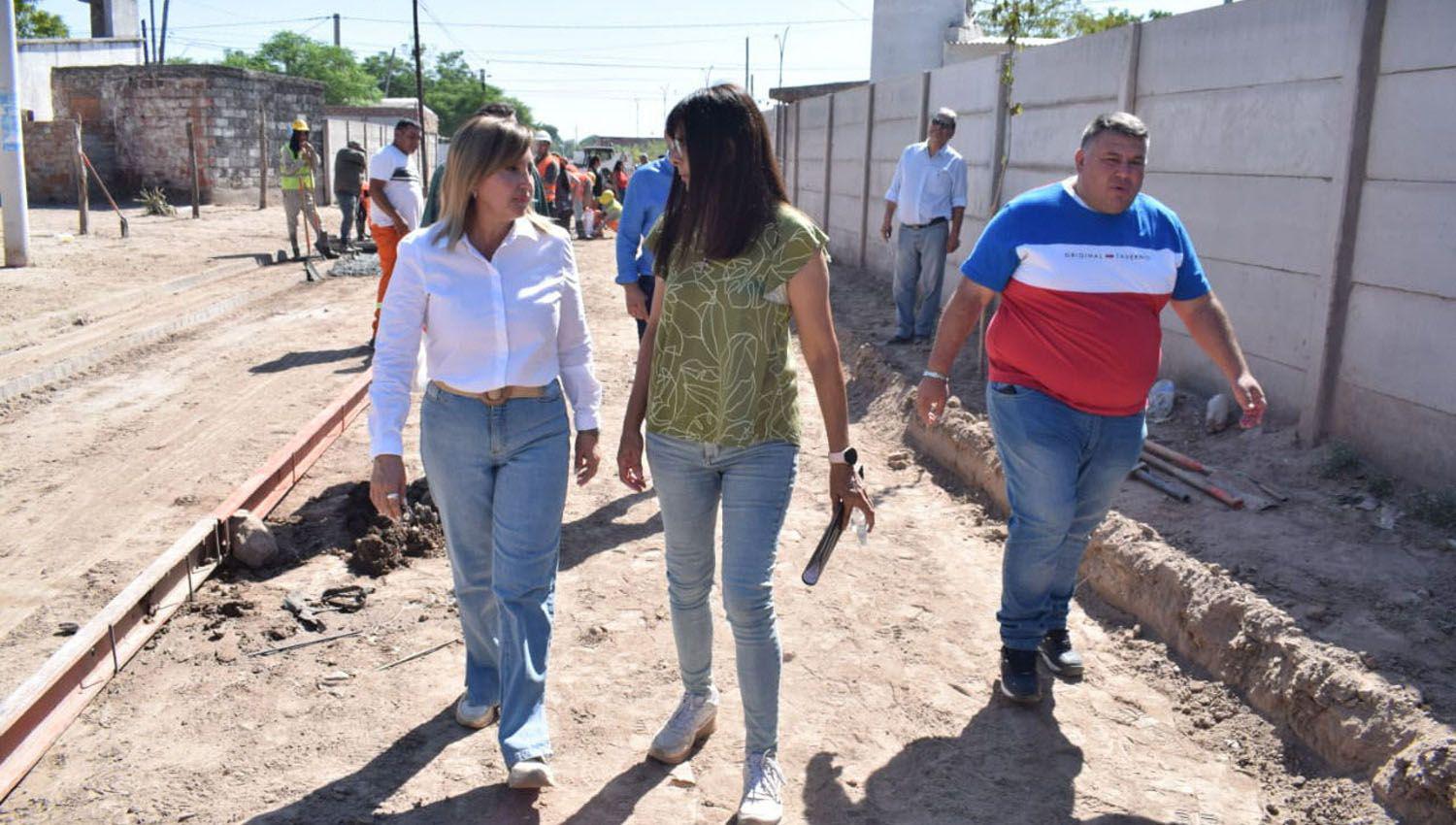 Fuentes destacoacute la pavimentacioacuten de calles en barrios