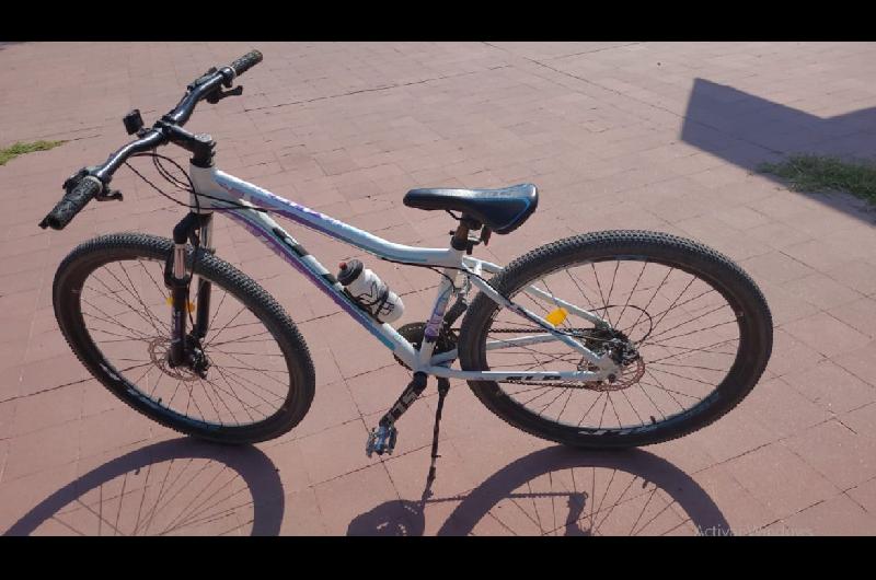 Encuentran en una zona montuosa una bicicleta robada desde un local comercial