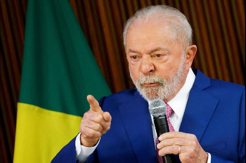 Tras el caos en sedes puacuteblicas Lula da Silva decretoacute la intervencioacuten federal en Brasilia