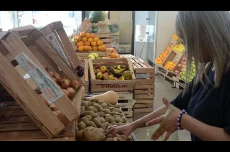 Por la sequiacutea cuesta maacutes caro una sopa o una ensalada de fruta que unas milanesas o un corte de asado