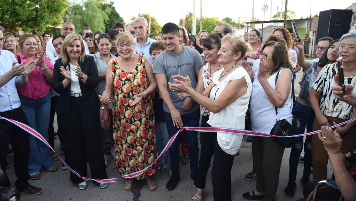 Norma Fuentes habilitoacute pavimento para barrios Juramento y Tradicioacuten