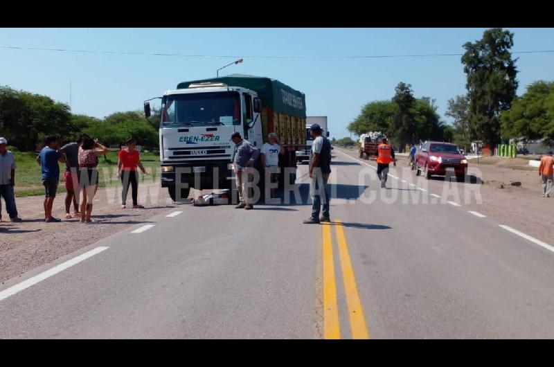 Un hombre quiso cruzar la ruta y fue embestido por un camioacuten- sufrioacute graves heridas