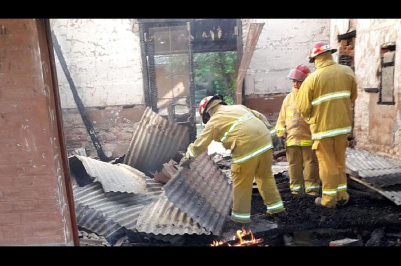 Lograron apagar a tiempo el fuego de una habitacioacuten