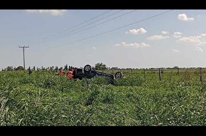 Una mujer murioacute tras volcar la camioneta en la que iba junto con 6 familiares entre ellos 3 nintildeos