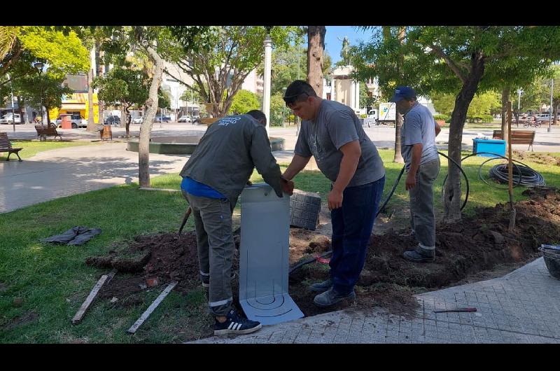 La Municipalidad colocoacute modernos bebederos en la plaza San Martiacuten
