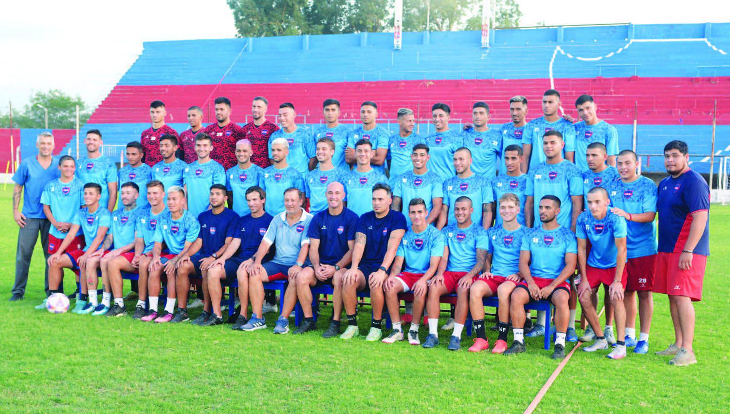 Guumlemes presentoacute a su plantel y Walter Perazzo se tiene mucha fe para el futuro