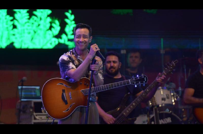 EN VIVO- La Salamanca brilla en la primera noche donde actuoacute Luciano Pereyra