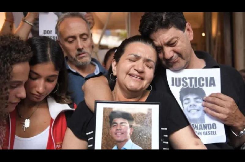 Crimen de Fernando Baacuteez Sosa- mantildeana se conoceraacute la sentencia y se preveacute que habraacute una multitud apoyando a los padres del joven