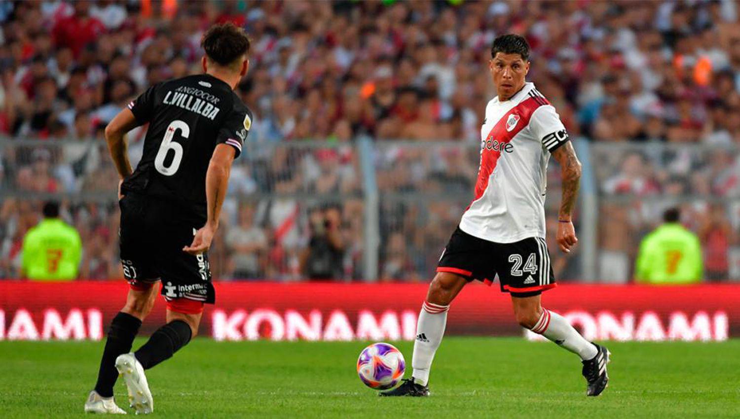 En un poleacutemico partido River vencioacute a Argentinos Juniors