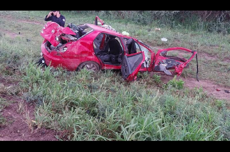 Choque frontal entre un colectivo y un auto se cobroacute la vida de tres personas