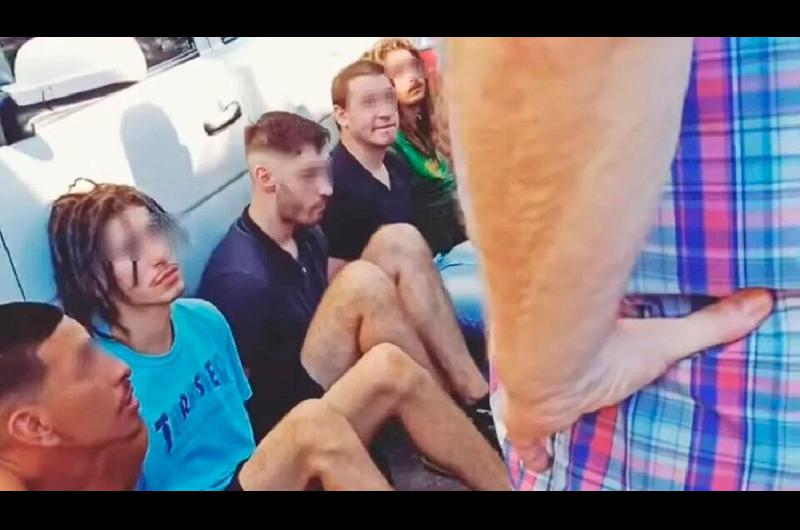 Violacioacuten grupal- prohiacuteben a uno de los acusados tener contacto con la viacutectima luego de que le enviara un video desde la caacutercel