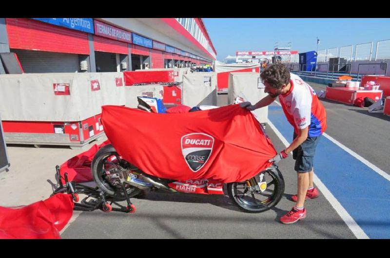 Llegan las motos pilotos y dirigentes a Riacuteo Hondo