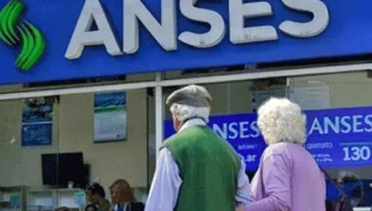 Con cambios por la Semana Santa dieron a conocer las fechas de pagos de la Anses