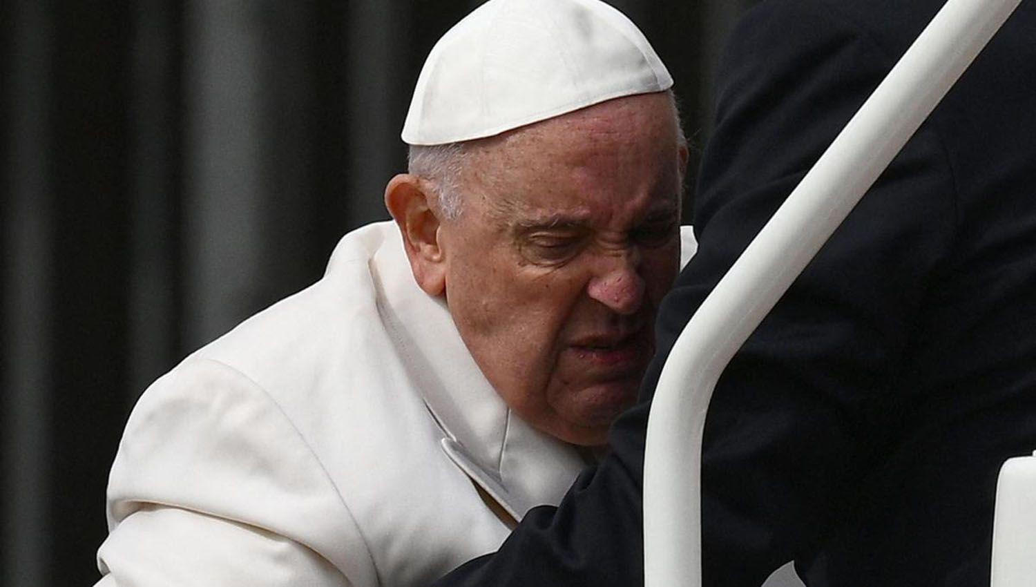 El papa Francisco seguiraacute internado varios diacuteas por una infeccioacuten pulmonar