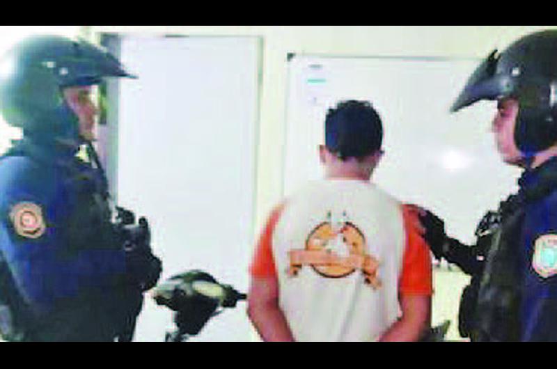 Encerroacute a su pareja en la habitacioacuten y la lesionoacute en la cara con un cuchillo