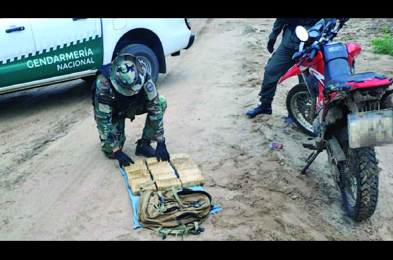 Detuvieron a un hombre que transportaba maacutes de 16 kilos de marihuana