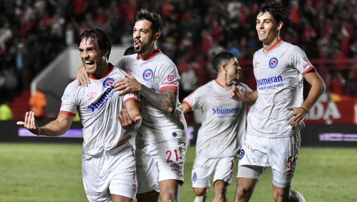 Argentinos Juniors debuta hoy ante Independiente del Valle