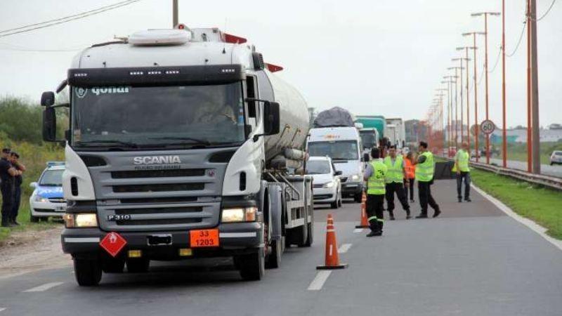 Restringen la circulacioacuten de camiones por Semana Santa