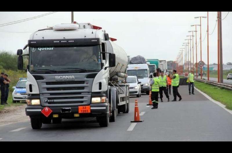 Restringen la circulacioacuten de camiones por Semana Santa