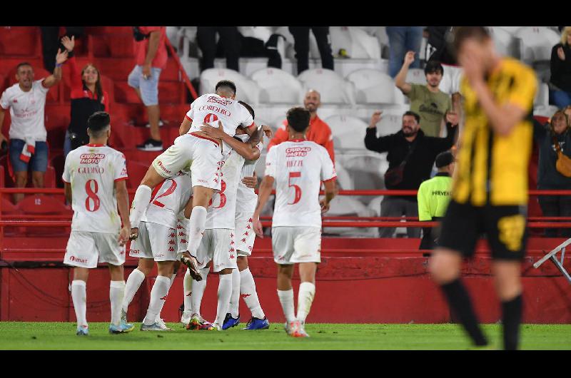 Huracaacuten comenzoacute la Sudamericana con goleada a Guaraniacute