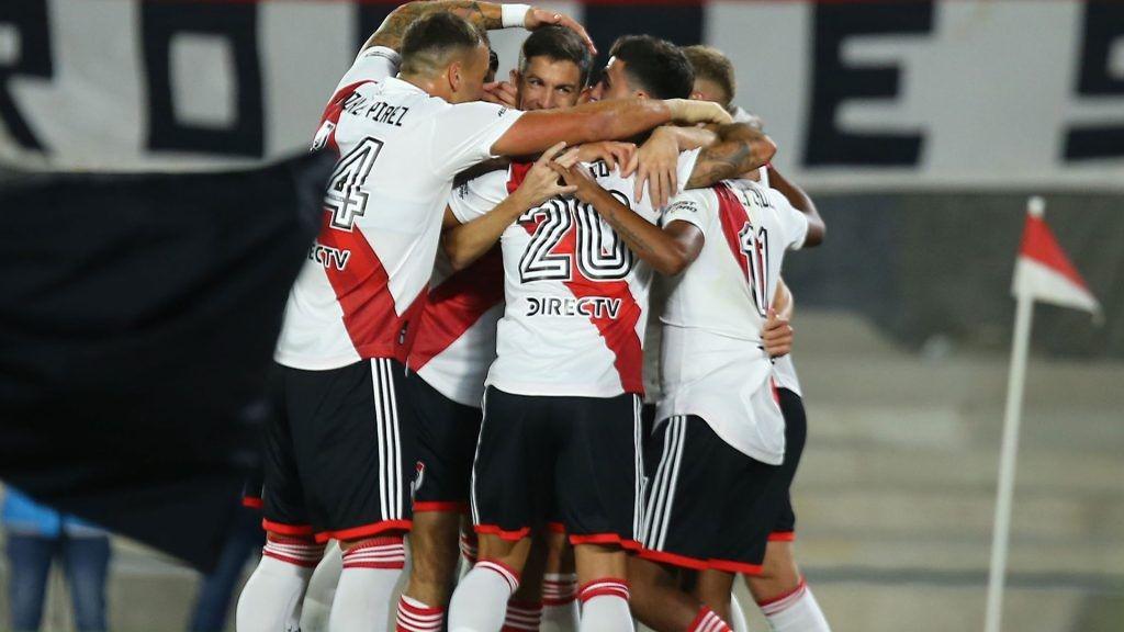 River goleoacute a Huracaacuten y mira a todos desde la punta de la tabla