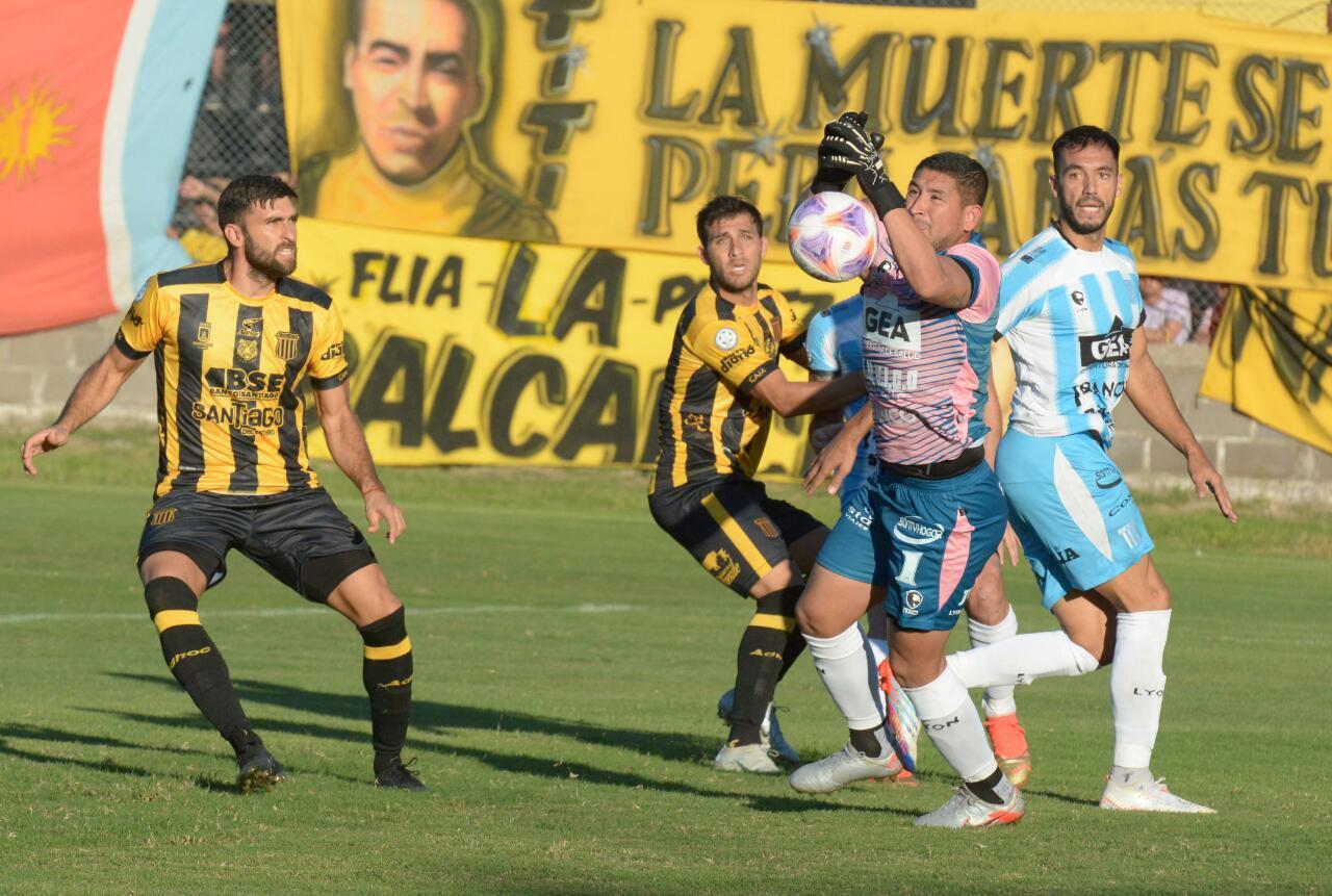 Mitre empatoacute con Racing de Coacuterdoba en el 8 de Abril