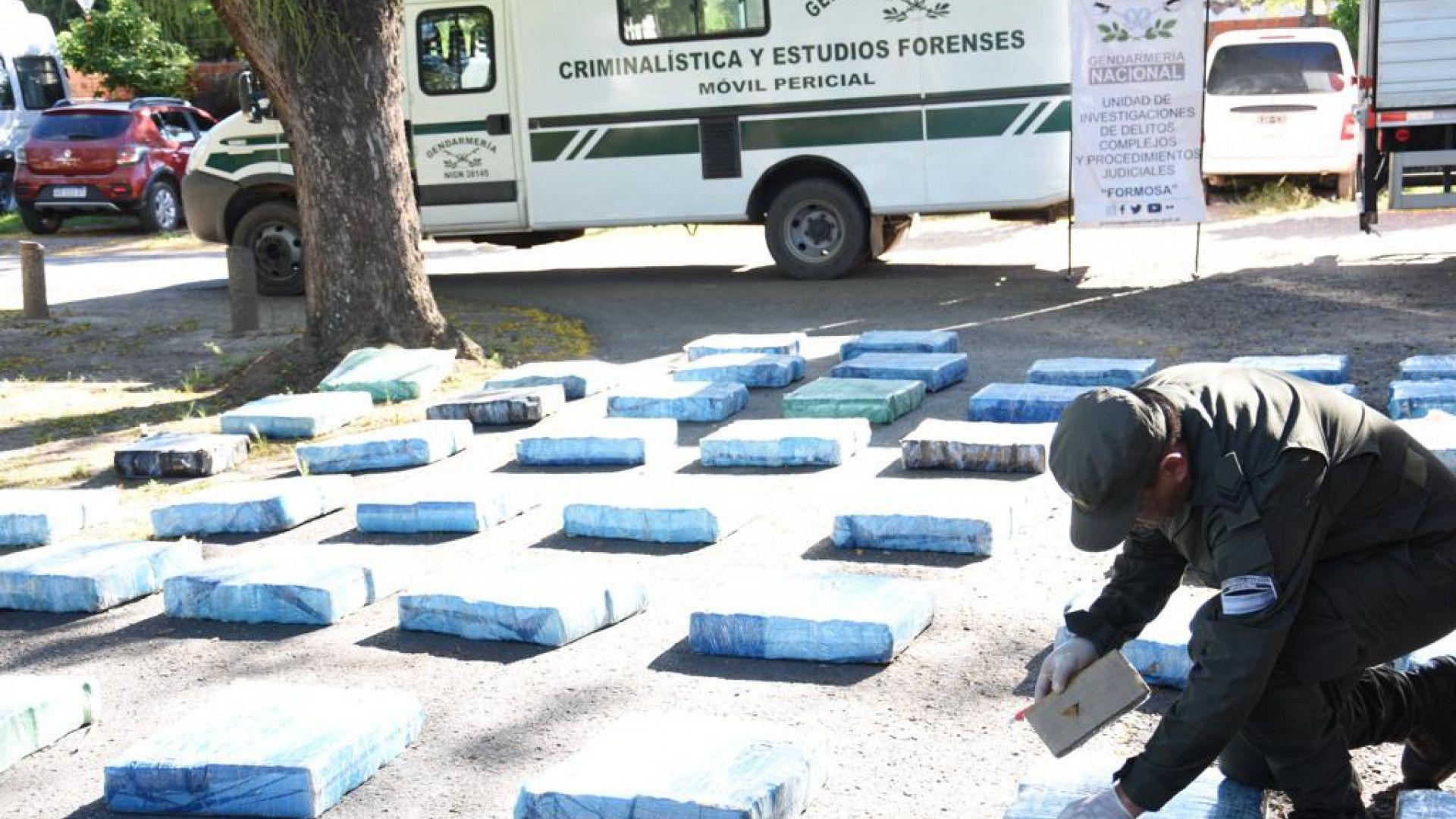 Camionero trasladaba maacutes de cinco toneladas de droga ocultos entre cargamento de seacutesamo