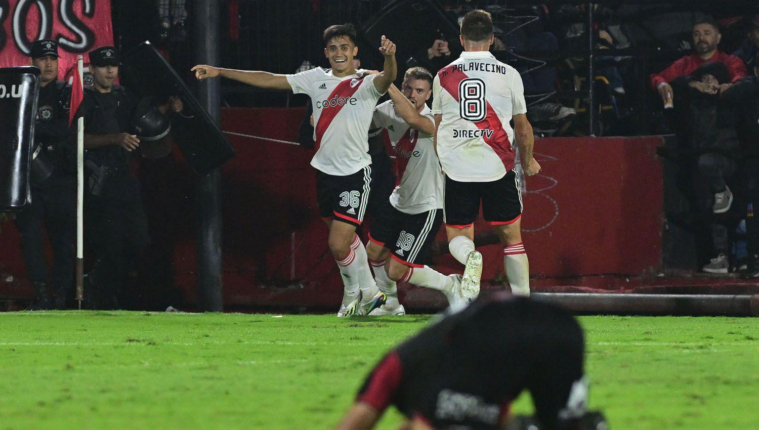 River con un gol en el uacuteltimo minuto del adicional volvioacute a ganar y sigue liacuteder