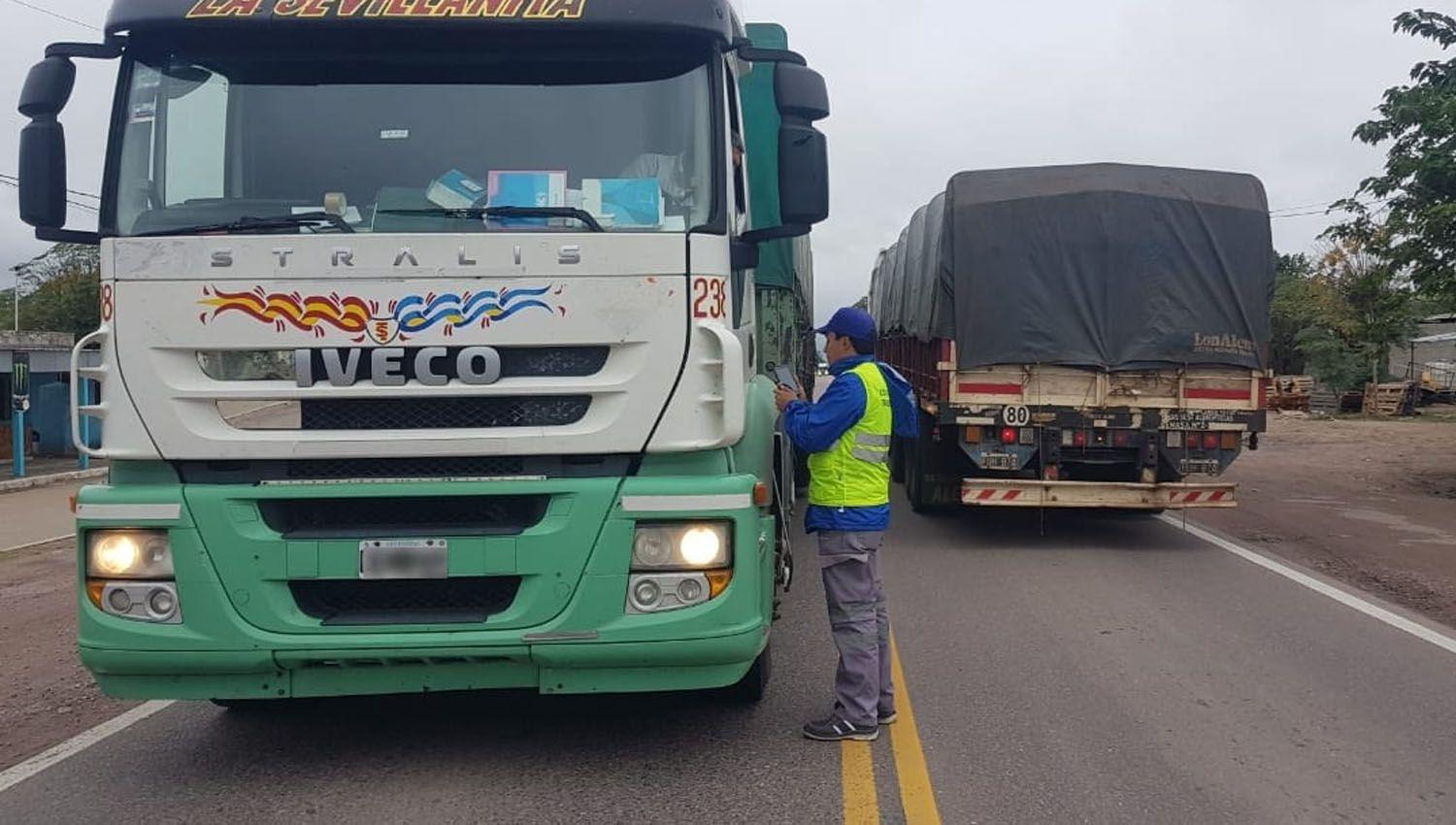 Maacutes de 140 vehiacuteculos retenidos en Santiago del Estero por la CNRT en el 2023