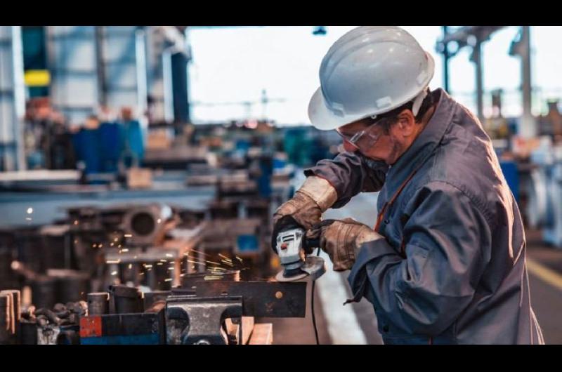 El empleo sumoacute 31 meses de alzas en febrero con la creacioacuten de 32400 trabajos registrados