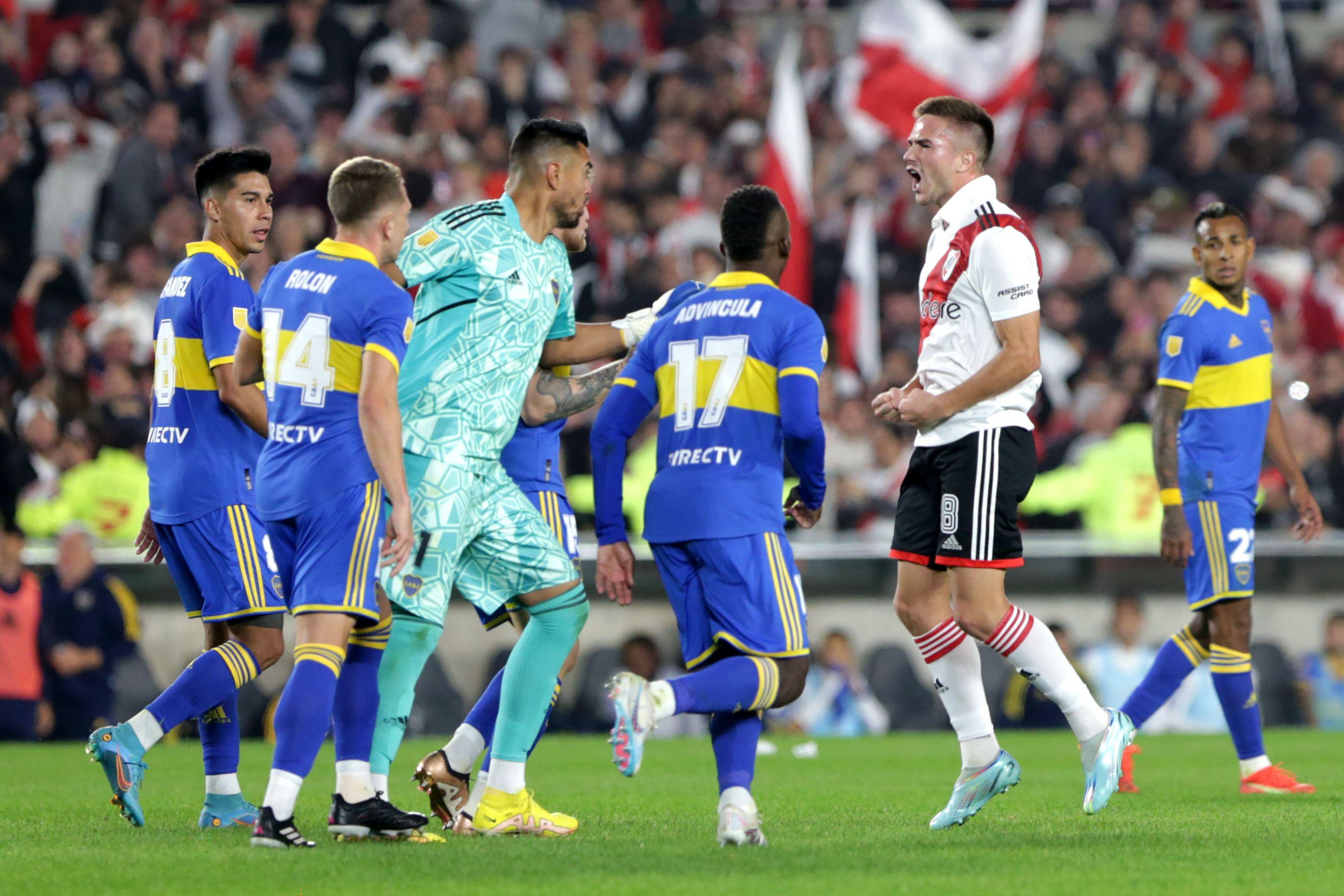 VIDEO  El momento en que Palavecino provoca a Chiquito Romero desatando el escaacutendalo en el Boca - River