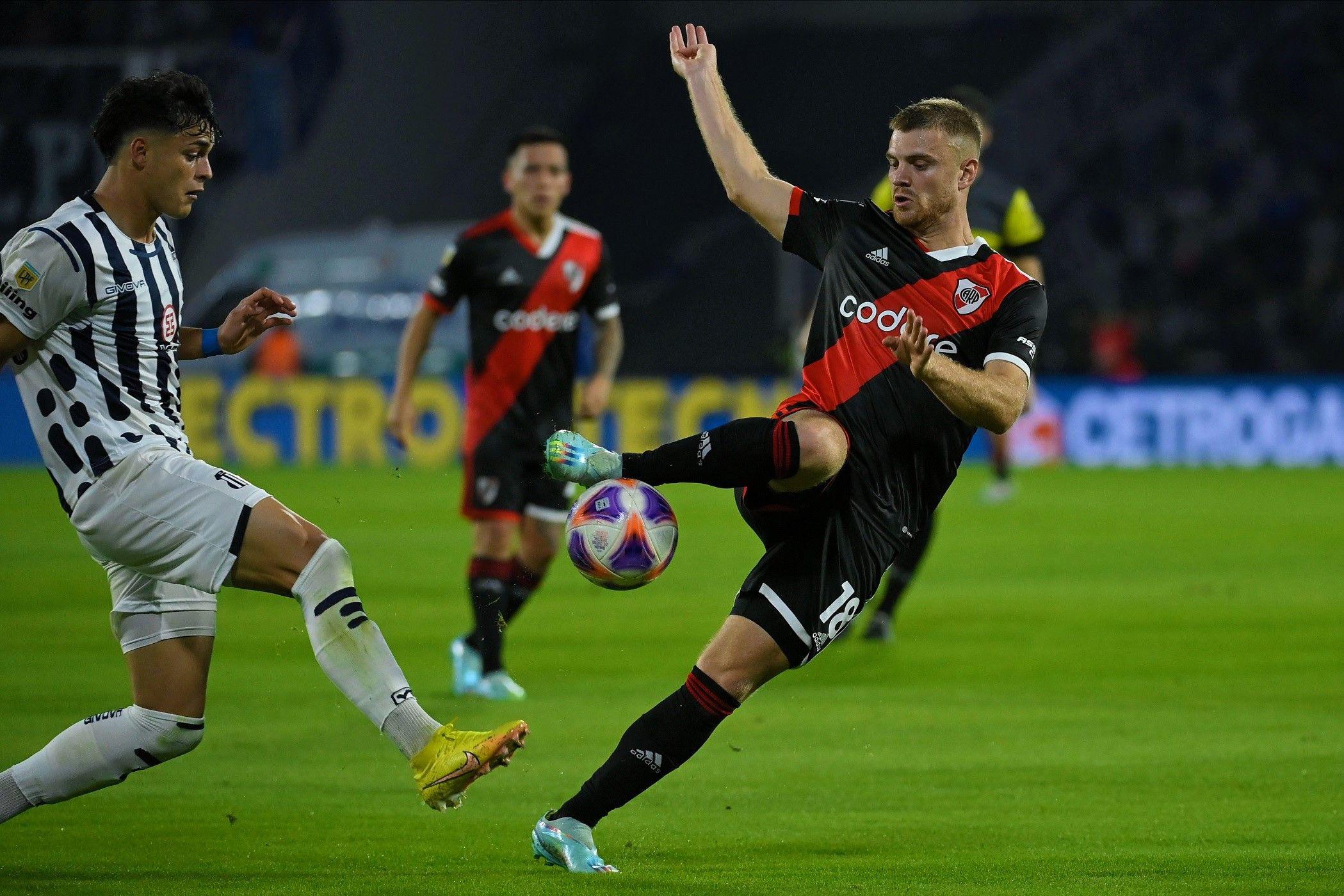 River cayoacute 2 a 1 ante Talleres y se pone lindo el campeonato