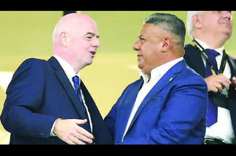 Gianni Infantino y Claudio Tapia llegan el viernes para el acto inaugural