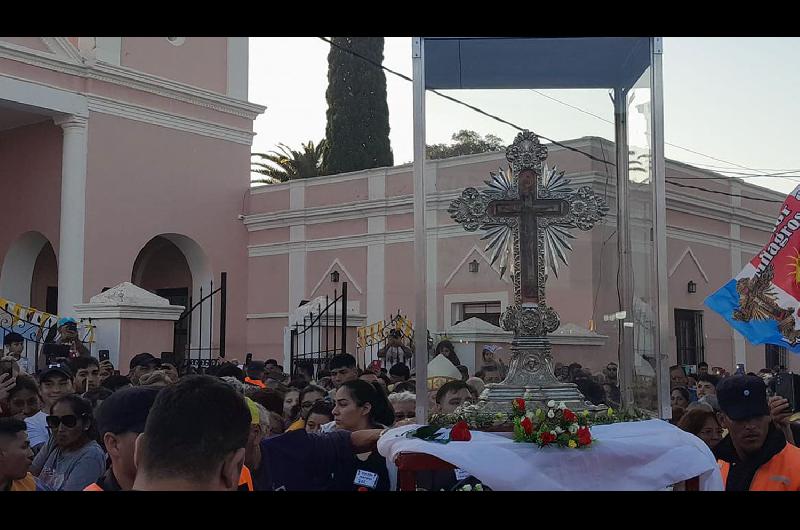 Miles de fieles se concentran en la Villa para honrar hoy al Sentildeor de los Milagros de Mailiacuten