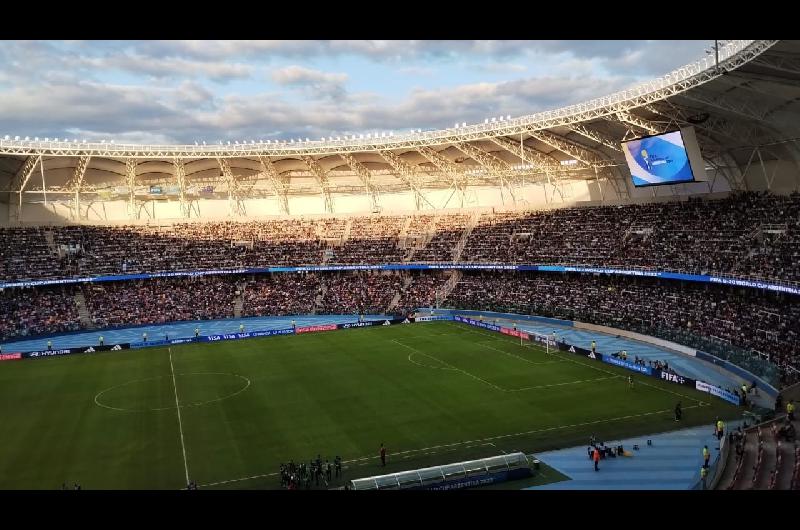 El estadio Uacutenico Madre de Ciudades reacondiciona el ceacutesped y se prepara para los proacuteximos partidos