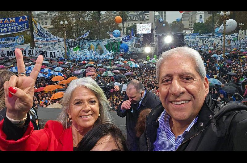 El senador Neder estuvo presente en Plaza de Mayo acompantildeando a CFK