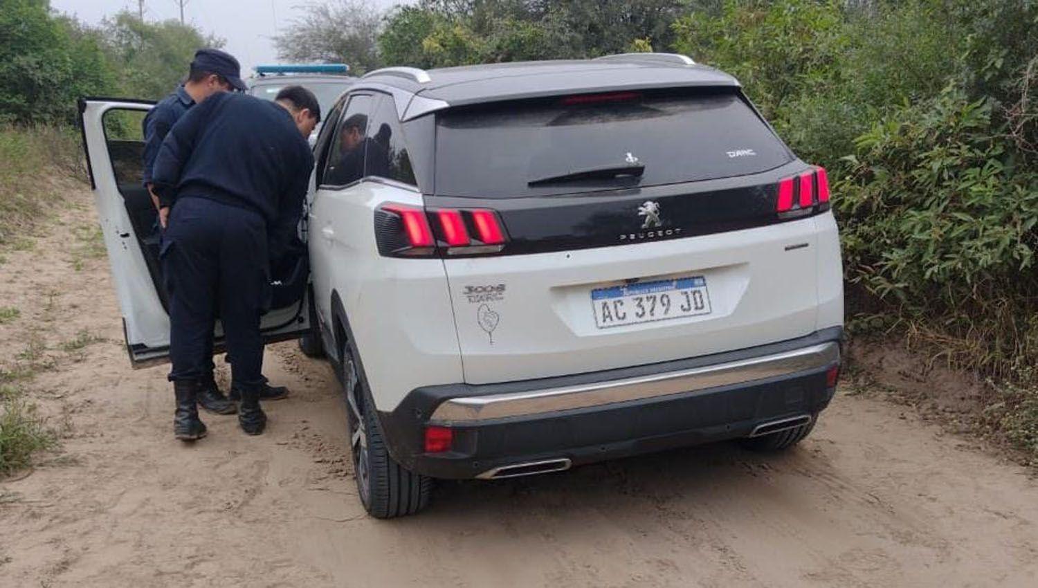 Locura- Engantildeoacute a un turista le roboacute el auto y se tiroteoacute con la policia