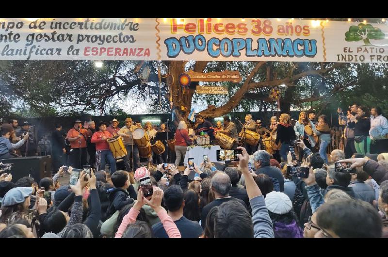 FOTOS Y VIacuteDEOS- Los Copla festejaron sus 38 antildeos con un multitudinario show en el Patio del Indio Froilaacuten