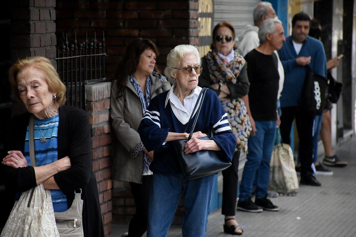 Con el bono de Anses- cuaacutento cobraraacuten los jubilados y pensionados en junio julio y agosto