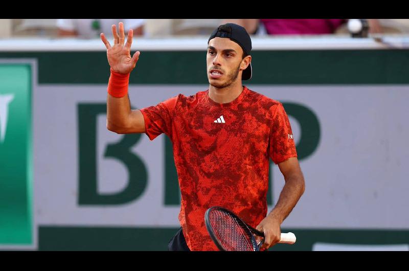 En un partido escandaloso Francisco Ceruacutendolo quedoacute eliminado de Roland Garros