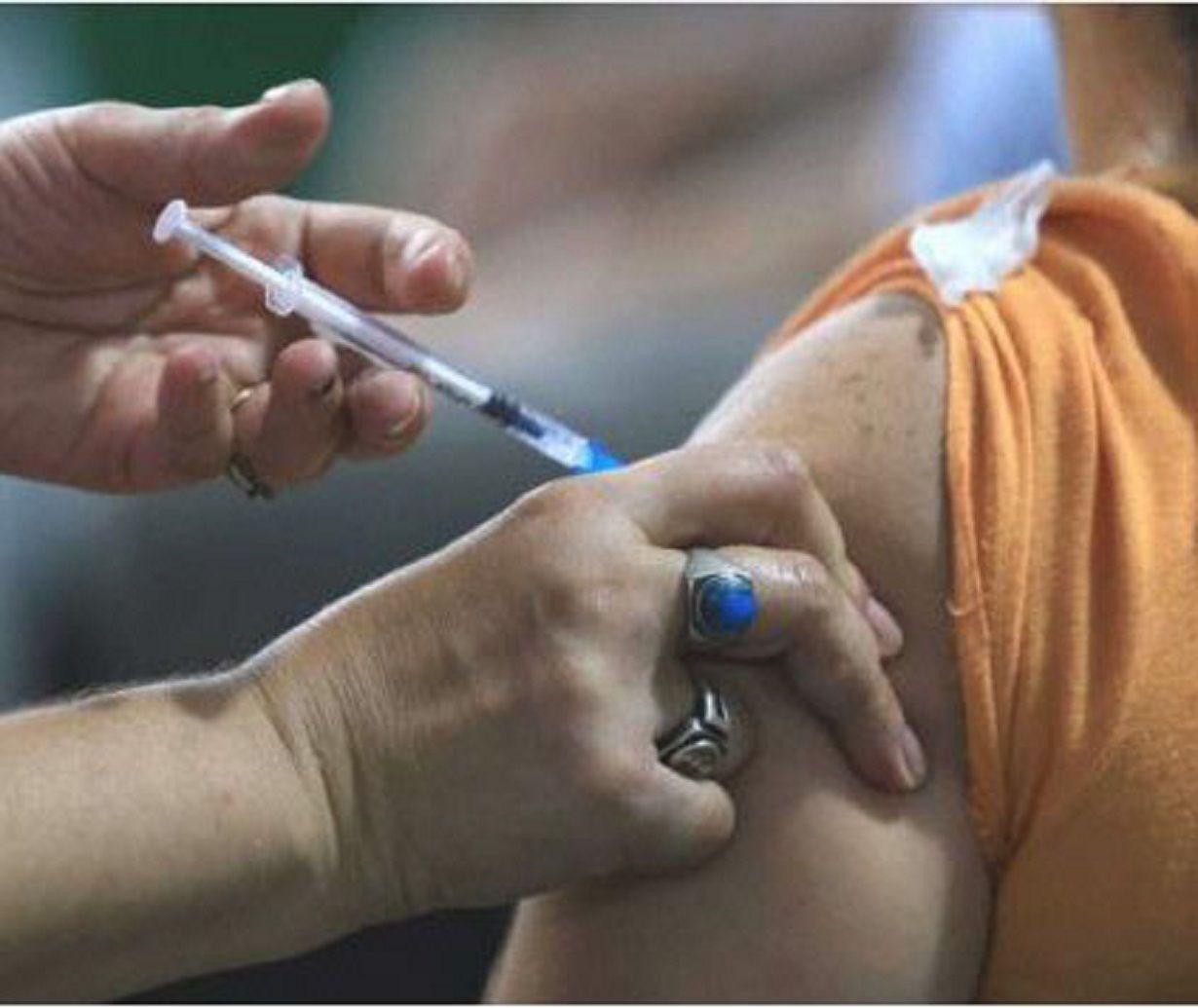 Vacunas- campantildea para mejorar coberturas de gripe neumoniacutea y Covid