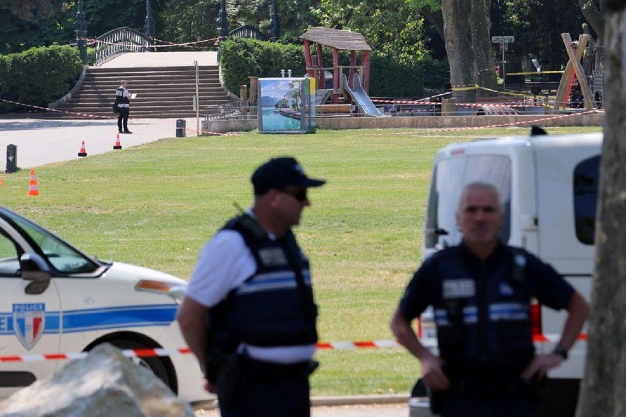 Francia en estado de shock por un violento ataque a cuchillazos- hay 4 nintildeos y un adulto heridos