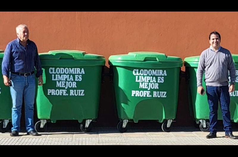 Municipio de Clodomira adquirioacute diez contenedores de residuos