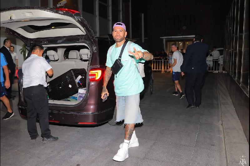 Romero Otamendi Buonanotte y Palacios llegaron a Beijing para los amistosos