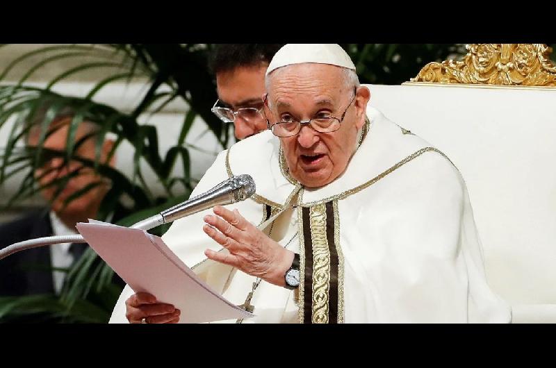 El papa Francisco comenzoacute una dieta semiliacutequida tras ser operado del abdomen