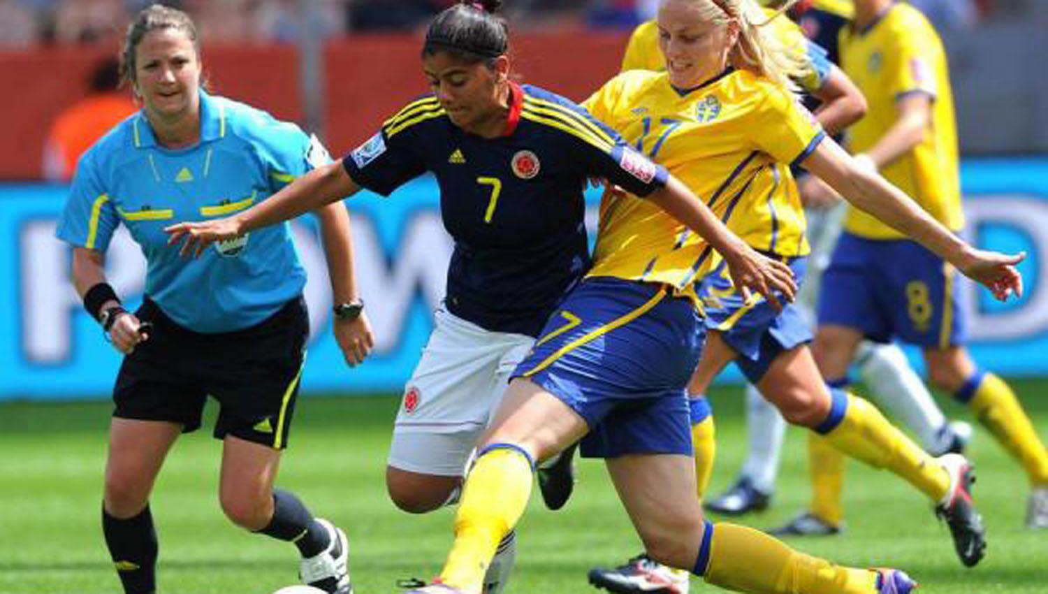 Escaacutendalo- Las jugadoras tuvieron que mostrar sus genitales para poder jugar en el Mundial Femenino de 2011