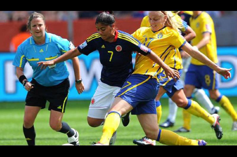 Escaacutendalo- Las jugadoras tuvieron que mostrar sus genitales para poder jugar en el Mundial Femenino de 2011