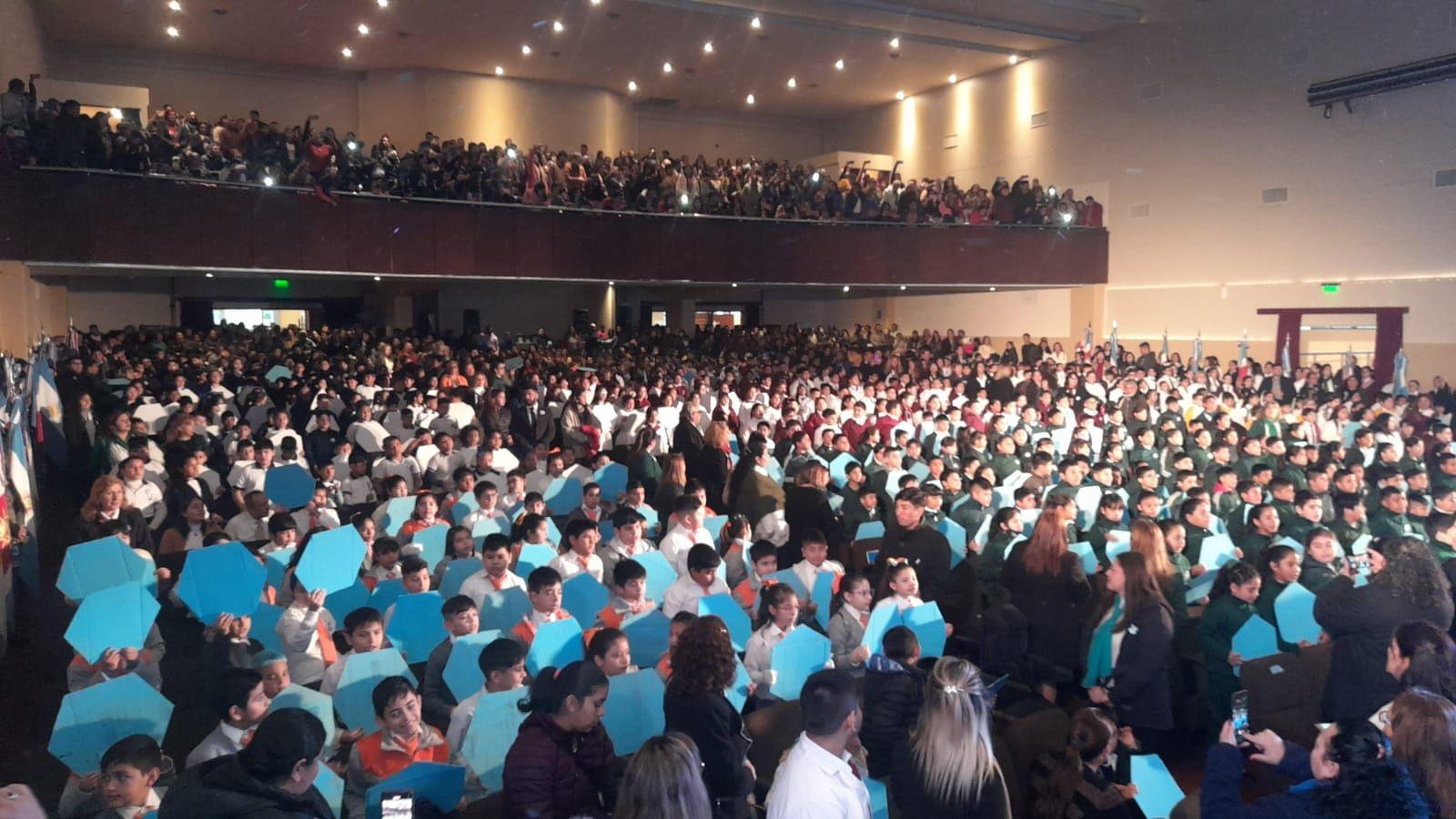 Alumnos de 4deg grado de Las Termas juraron lealtad a la Bandera Nacional