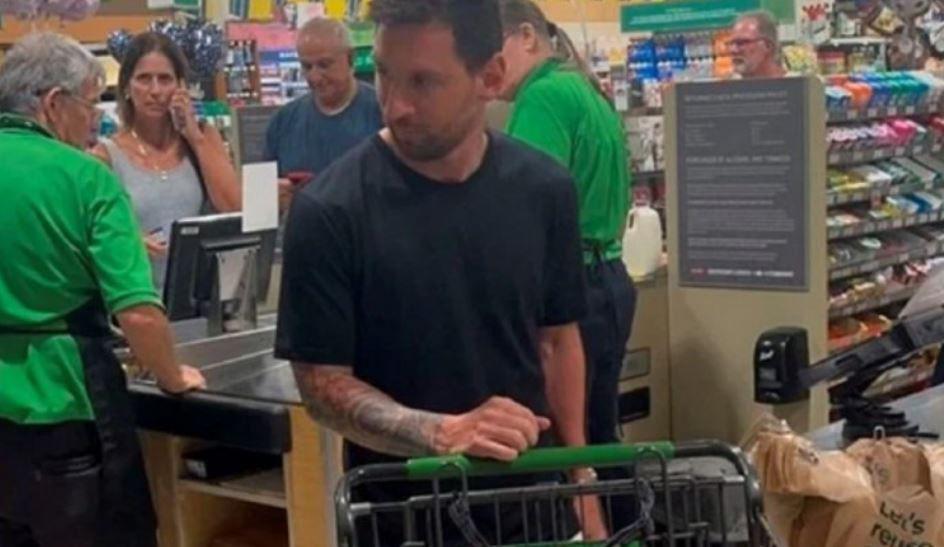 Messi se mostroacute relajado en Miami- compras en un supermercado y fotos con los fans