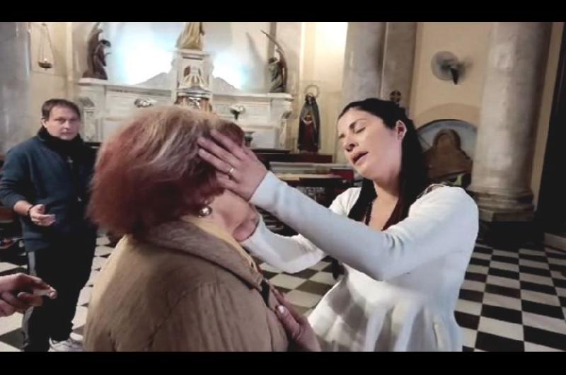 VIDEO  La historia de Leda- la mujer que avalada por la Iglesia cura por imposicioacuten de manos